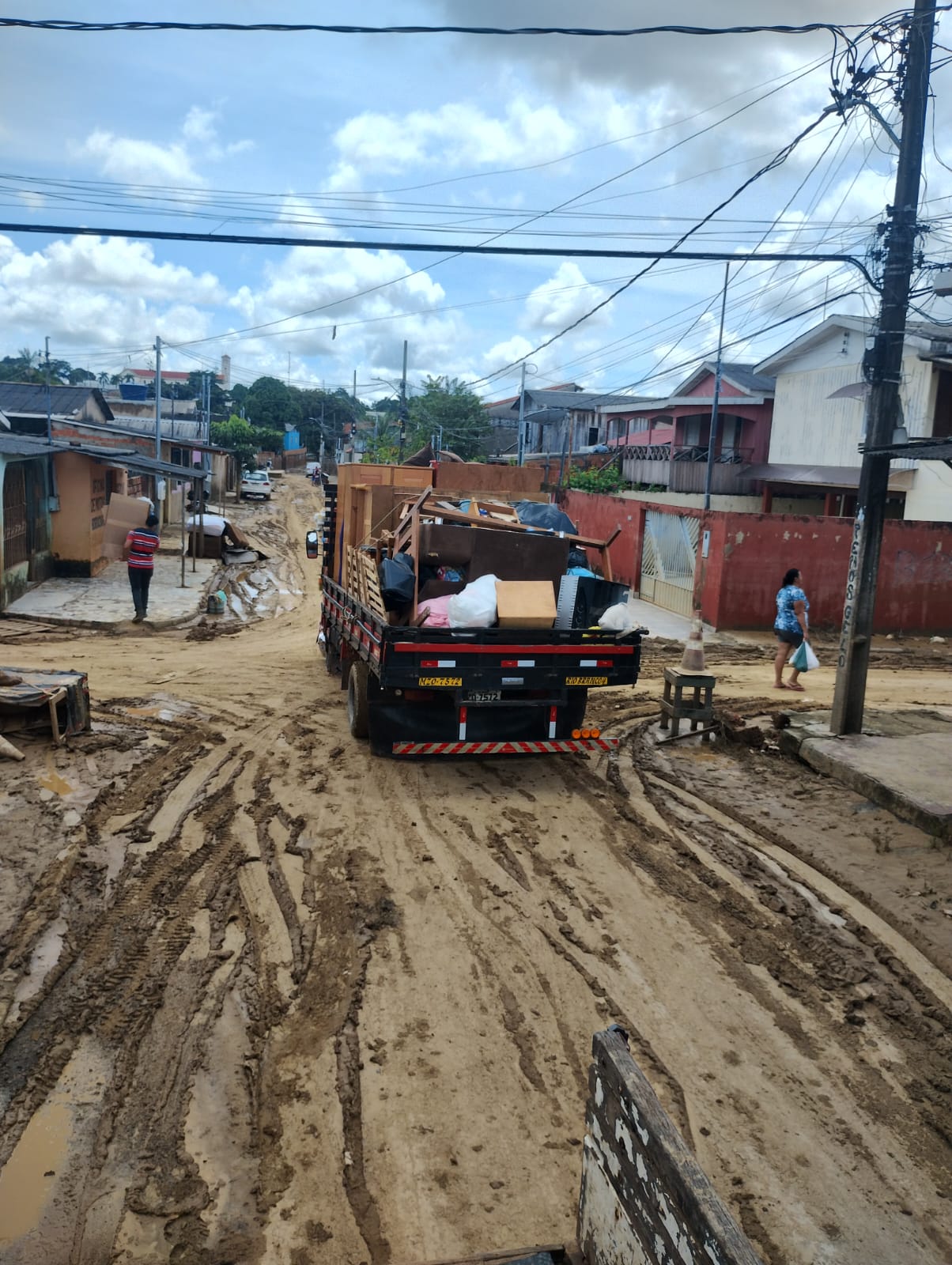 com-vazante-do-rio-acre,-iapen-da-suporte-as-familias-que-estao-retornando-para-casa