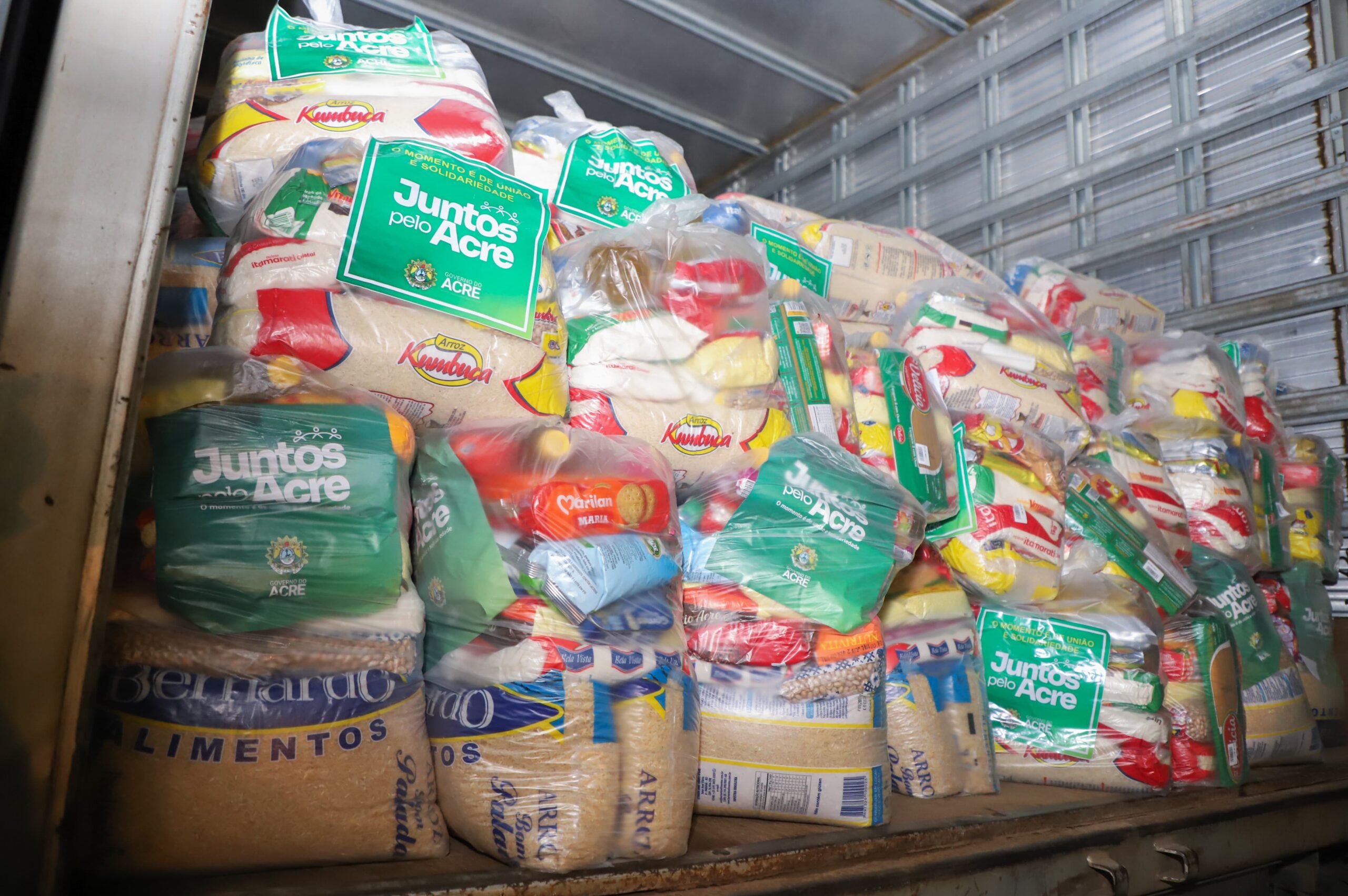 mais-de-12,4-toneladas-de-alimentos-sao-enviadas-a-terra-indigena-no-interior-do-acre
