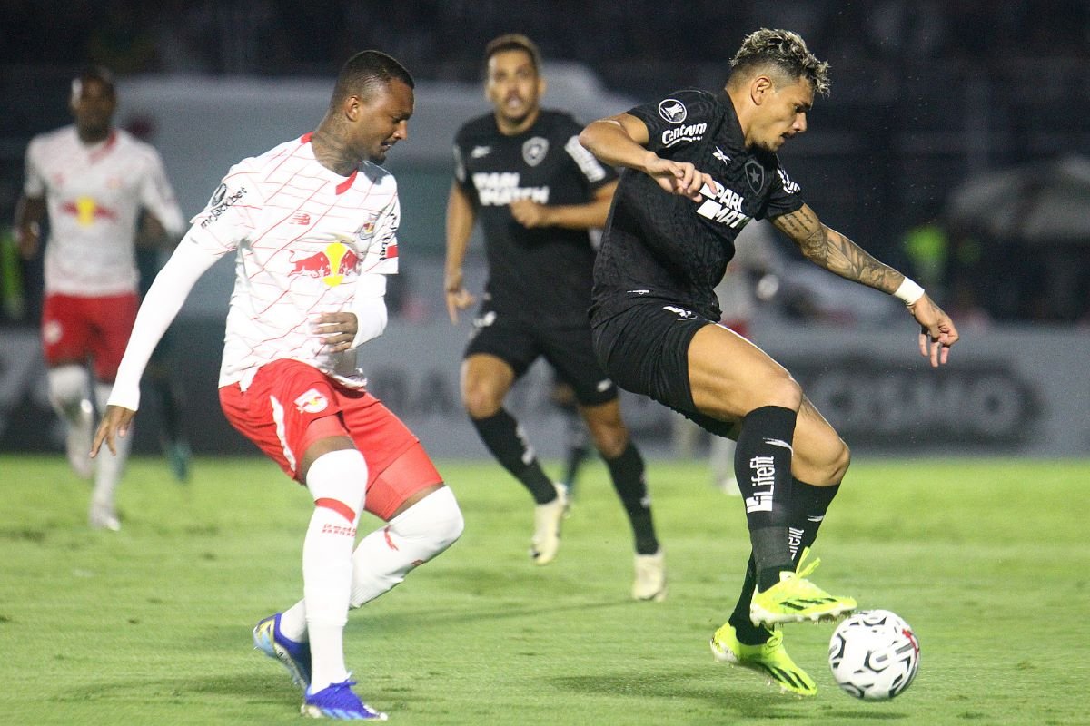 libertadores:-botafogo-passa-pelo-bragantino-e-vai-a-fase-de-grupos