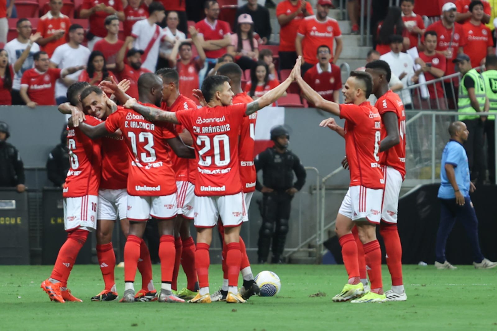 tecnico-do-inter-elogia-torcida-no-mane:-“muito-feliz-com-a-recepcao”