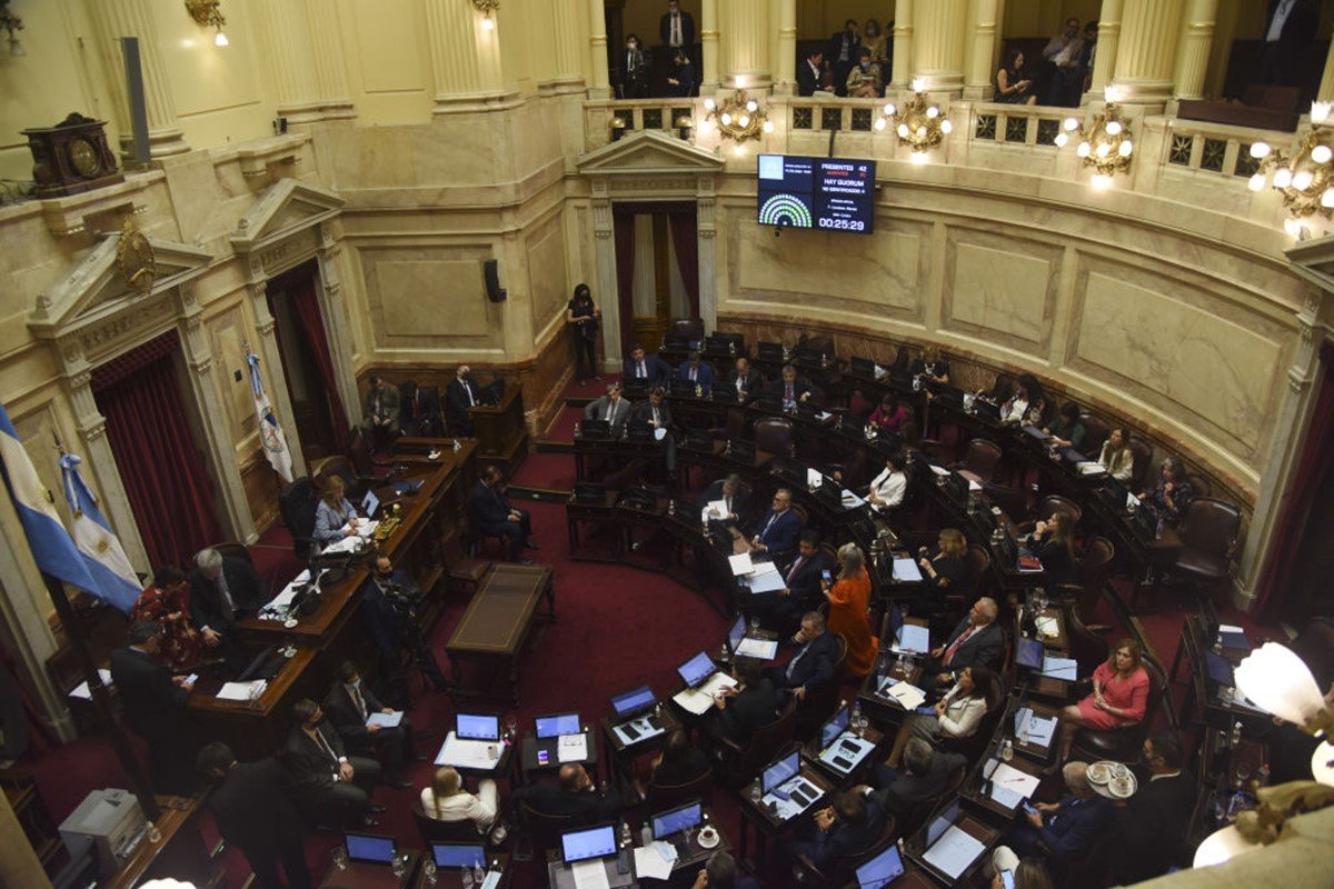 senado-da-argentina-rejeita-decretaco-de-javier-milei