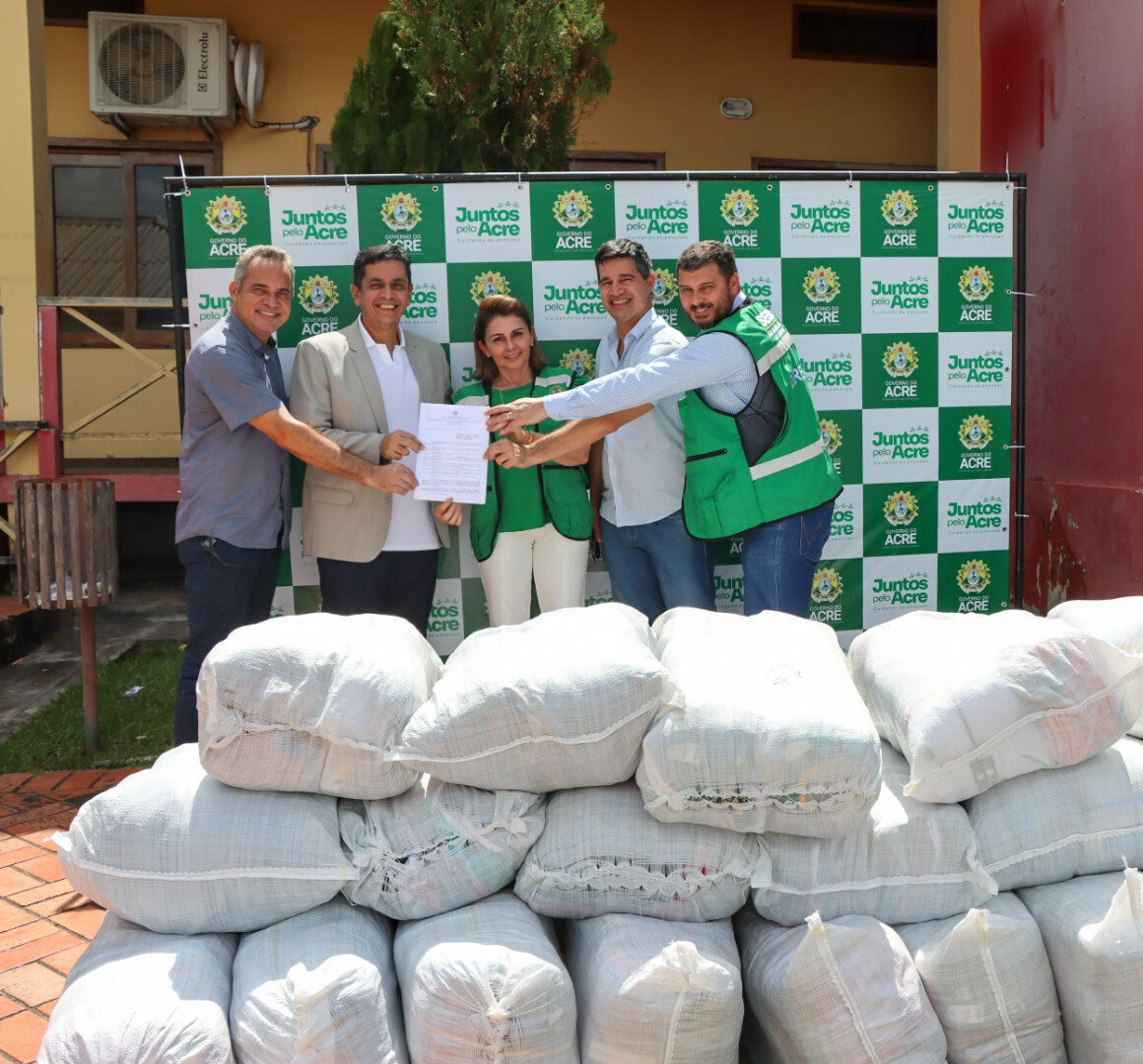 fazenda-estadual-entrega-mercadorias-apreendidas-para-doacao-a-criancas-afetadas-pela-enchente