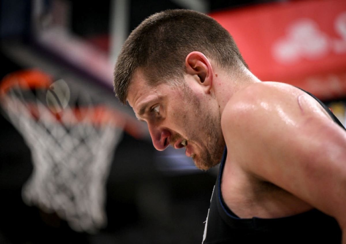 nba:-jokic-lidera-triunfo-dos-nuggets-sobre-wembanyama-e-os-spurs