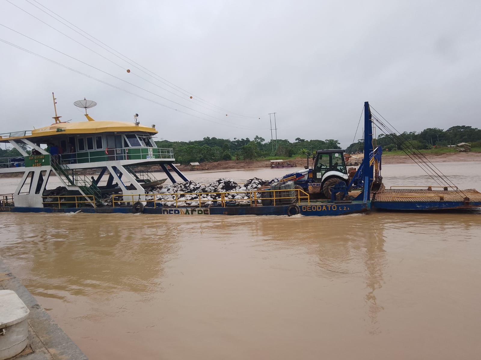 deracre-envia-100-toneladas-de-insumos-para-obras-no-aerodromo-de-marechal-thaumaturgo