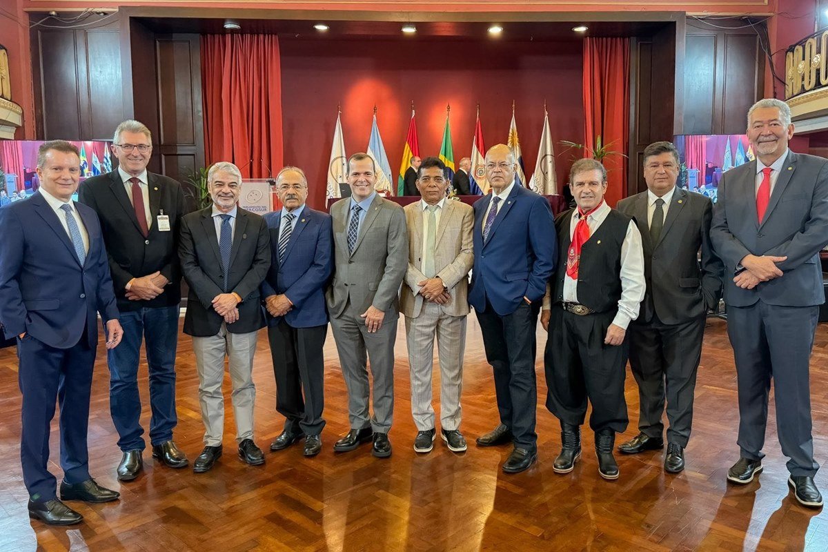 deputado-indiciado-pela-pf-com-bolsonaro-esta-fora-do-brasil