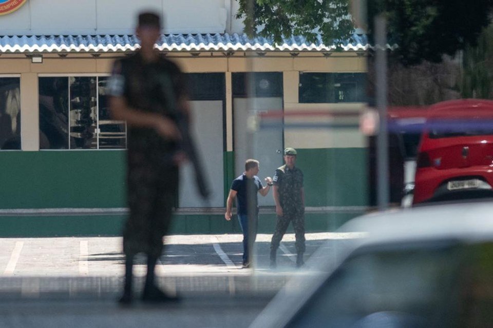 exercito-prepara-cela-para-receber-mauro-cid