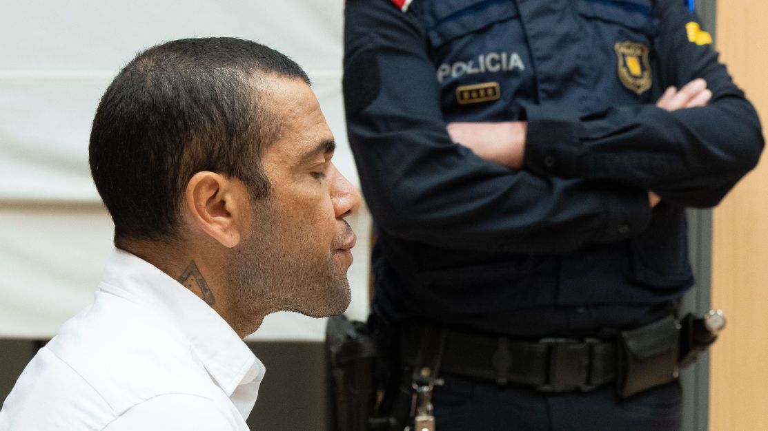 daniel-alves-nao-paga-fianca-e-passara-fim-de-semana-na-prisao