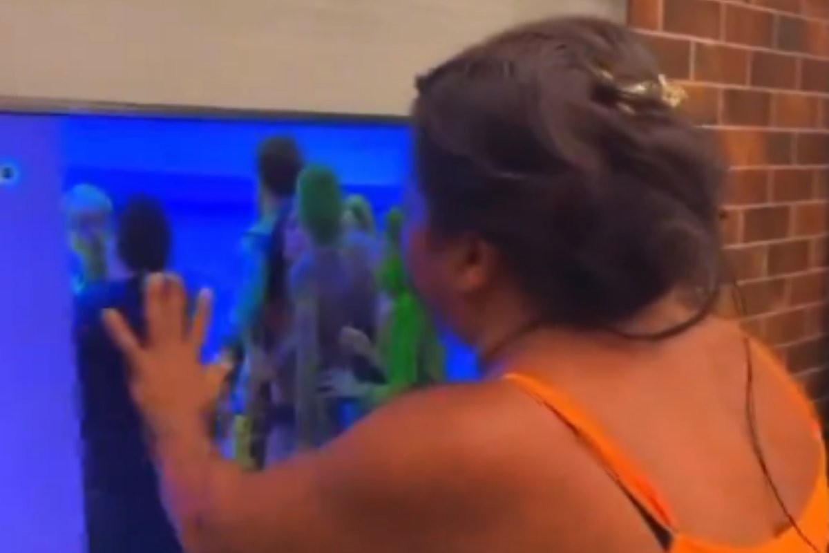 mae-de-davi-se-desespera-ao-ver-filho-brigar-com-mc-bin-laden-no-bbb24