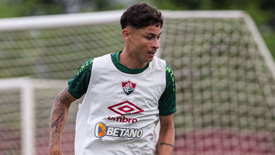 lateral-do-fluminense-e-suspenso-por-dois-jogos-pela-conmebol