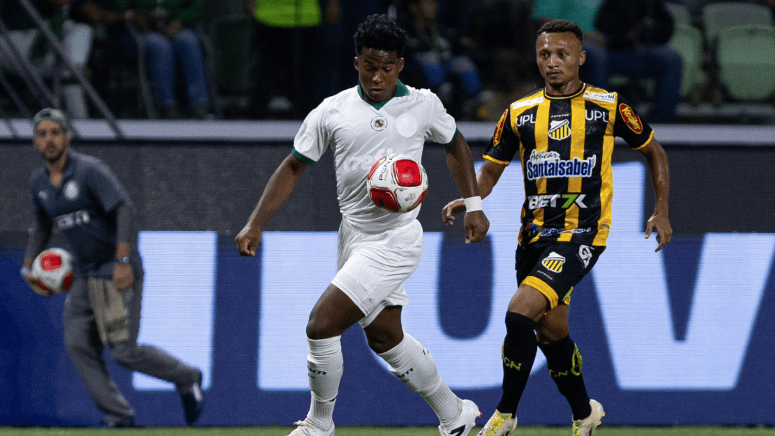 endrick-sente-a-coxa-e-vira-preocupacao-no-palmeiras-para-final-do-paulistao