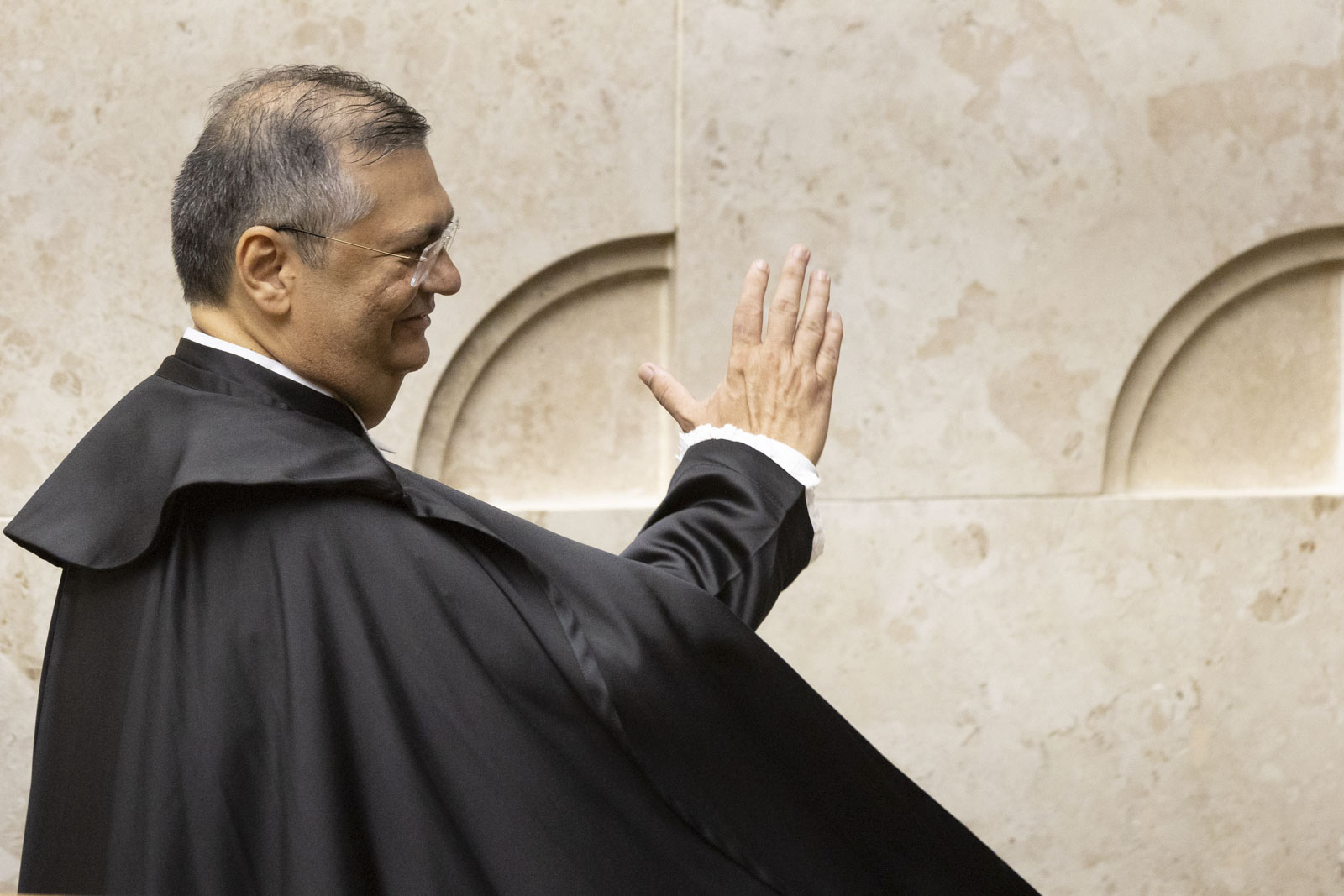 no-stf,-dino-diz-que-so-ha-poder-civil-e-funcao-militar-e-“subalterna”