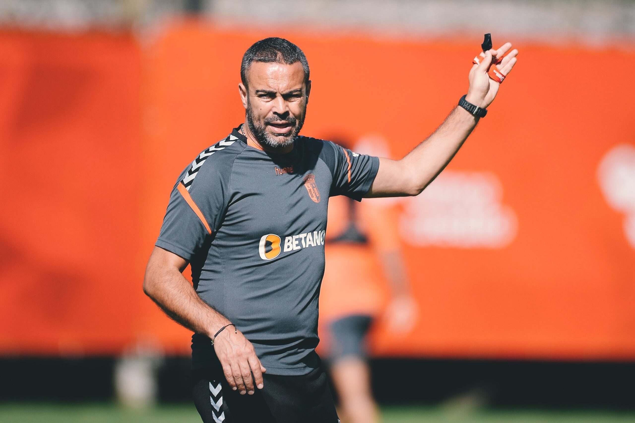 na-mira-do-botafogo,-tecnico-artur-jorge-confirma-acordo-entre-os-clubes