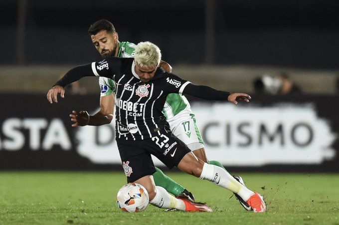 corinthians-deixa-escapar-vitoria-no-fim-em-estreia-na-sul-americana