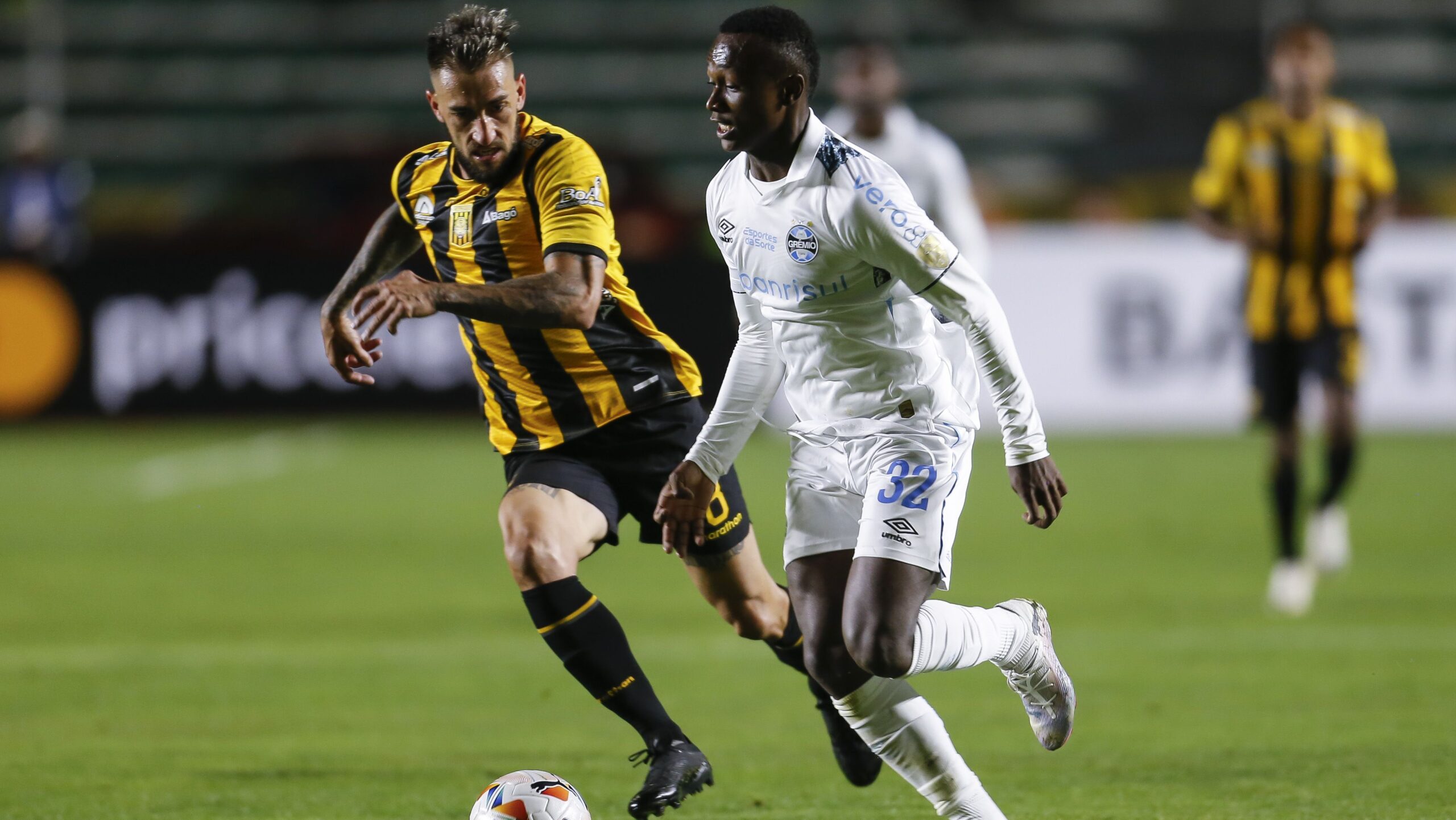 com-reservas,-gremio-perde-na-estreia-da-libertadores-para-o-the-strongest