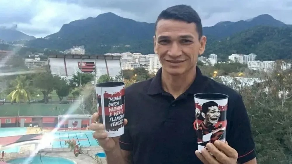 idolo-do-flamengo-faz-rifa-para-arrecadar-fundos-para-clube-feminino