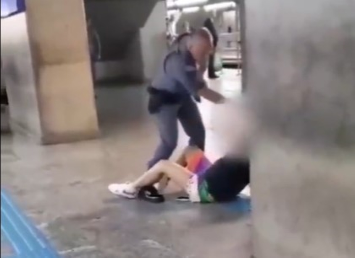 video:-pm-da-tapa-na-cara-de-jovem-caida-no-chao-no-metro-de-sp