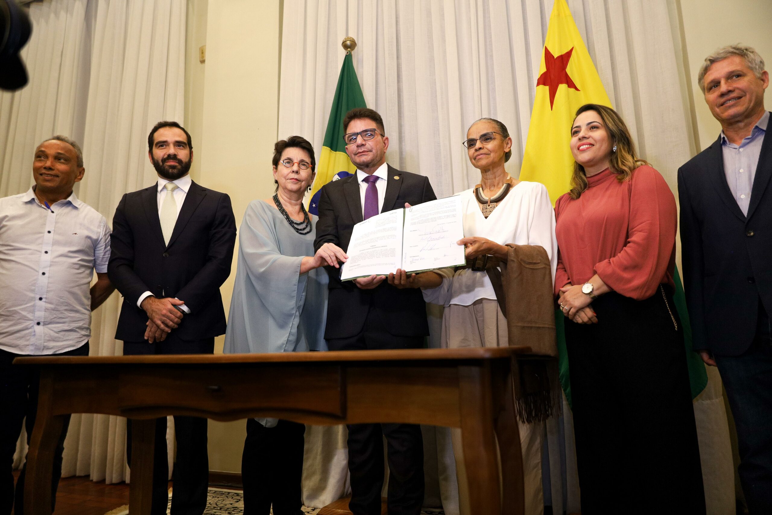 acre-assina-contrato-do-fundo-amazonia-com-bndes-para-investimento-em-setores-ambientais