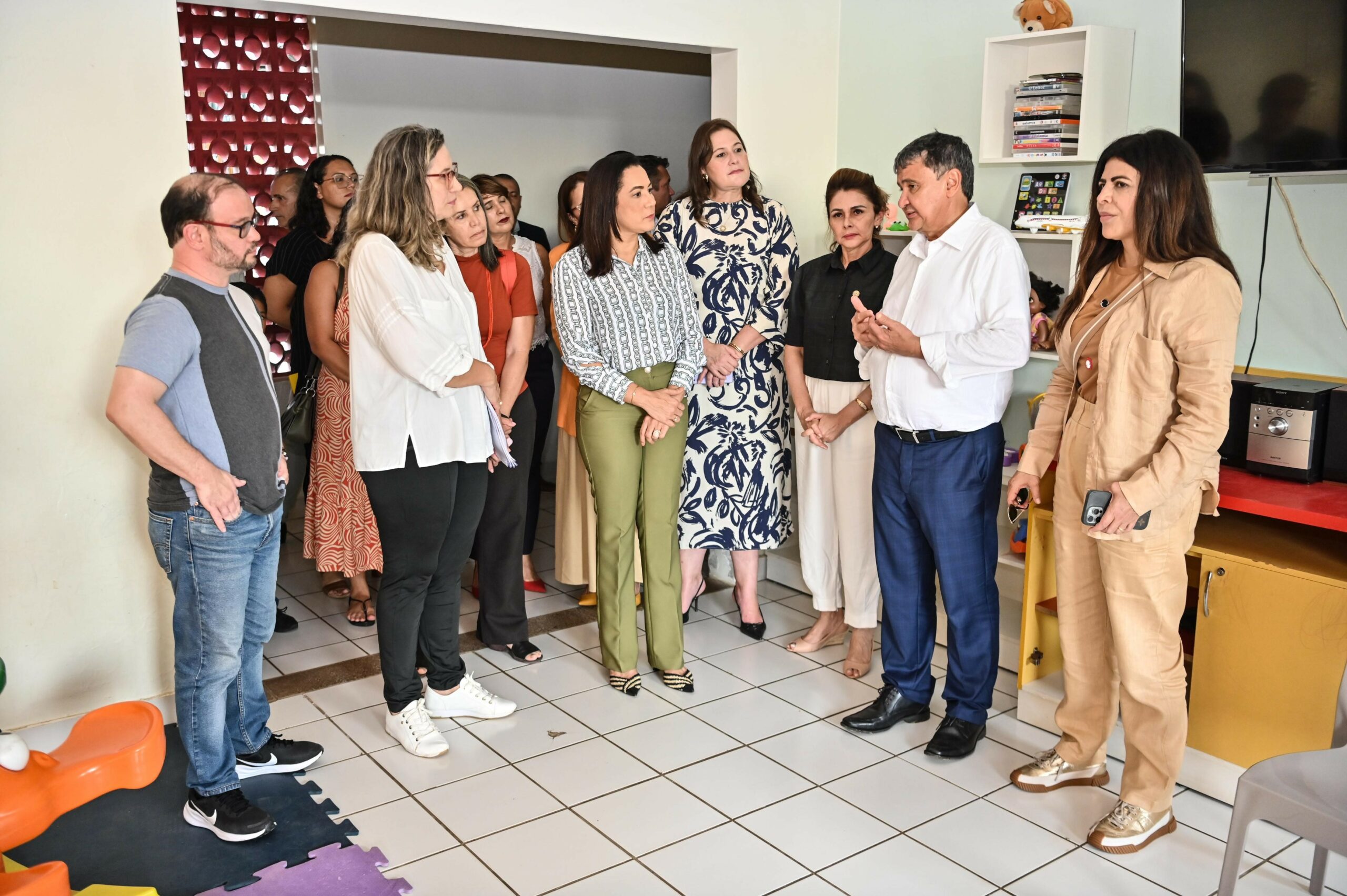 vice-governadora-e-ministro-do-desenvolvimento-visitam-educandario-santa-margarida,-em-rio-branco