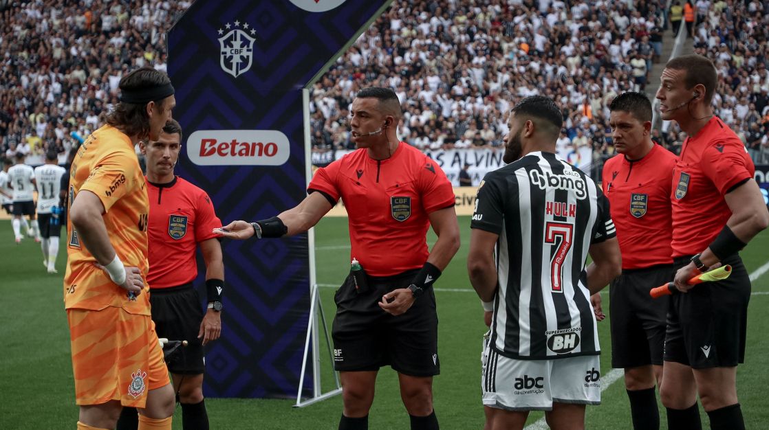 arbitro-de-corinthians-x-atletico-mg-relata-xingamentos-das-duas-diretorias