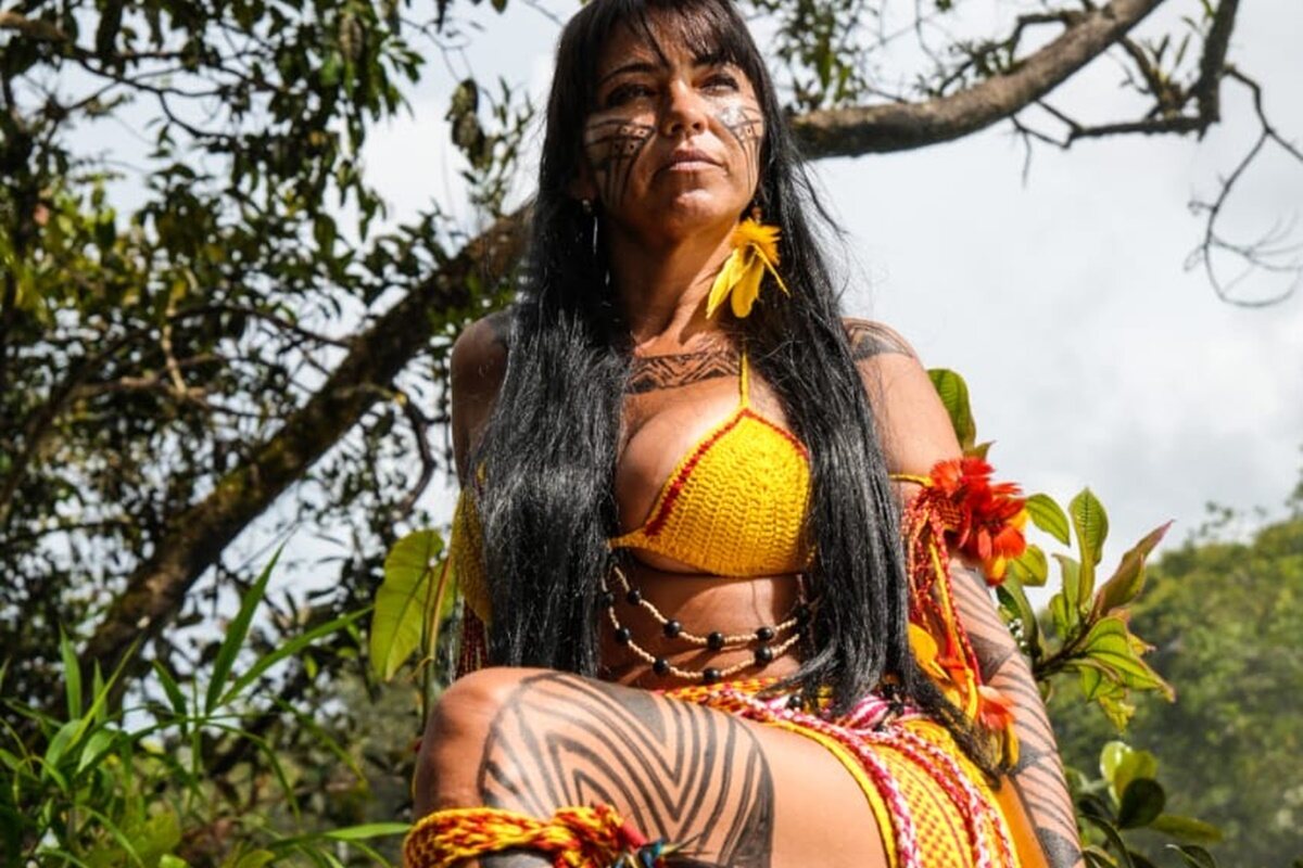 mc-talita-lanca-clipe-gravado-em-aldeia-indigena