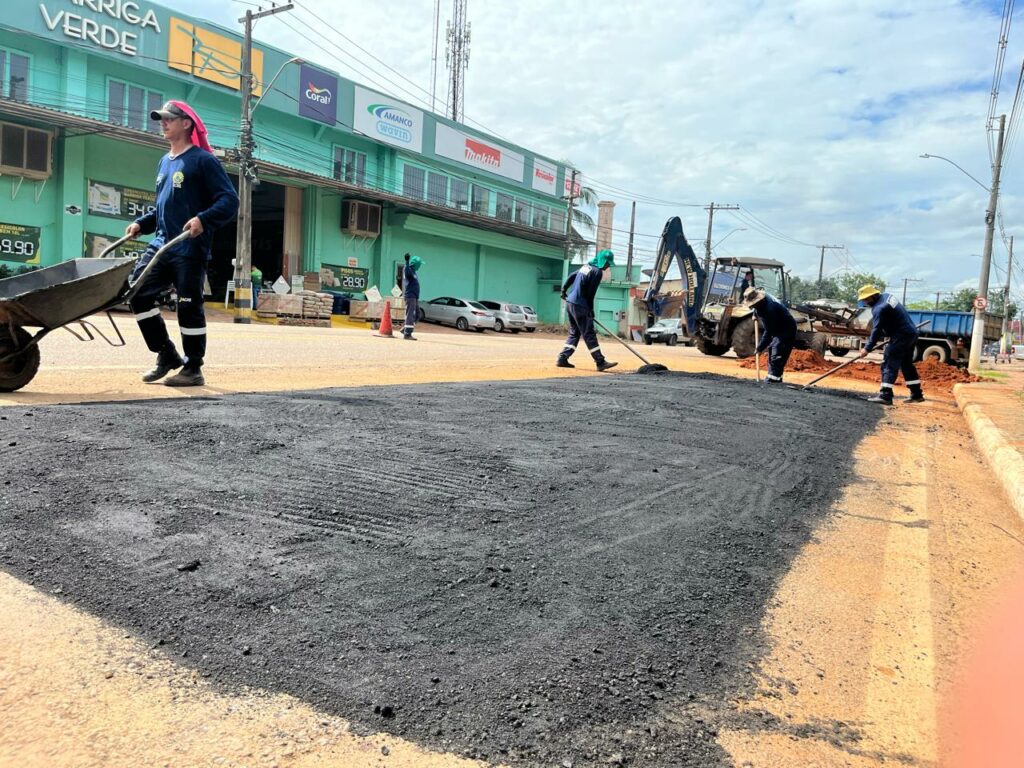deracre-realiza-tapa-buraco-no-trecho-do-parque-capitao-ciriaco-ao-bairro-seis-de-agosto