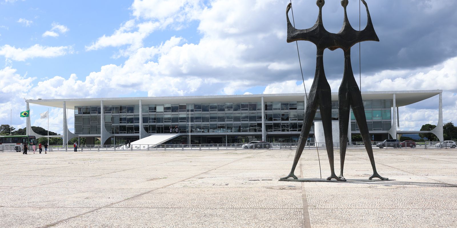 praca-dos-tres-poderes-passara-por-revitalizacao;-edital-e-anunciado