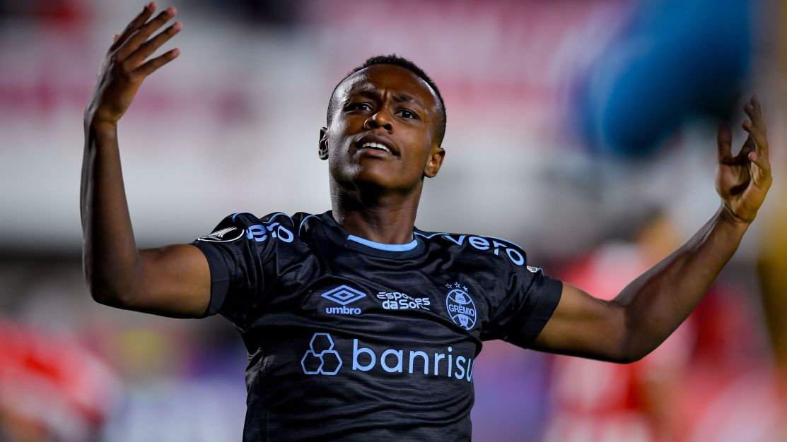 imortal:-gremio-vence-estudiantes-com-um-a-menos-e-segue-vivo-na-libertadores