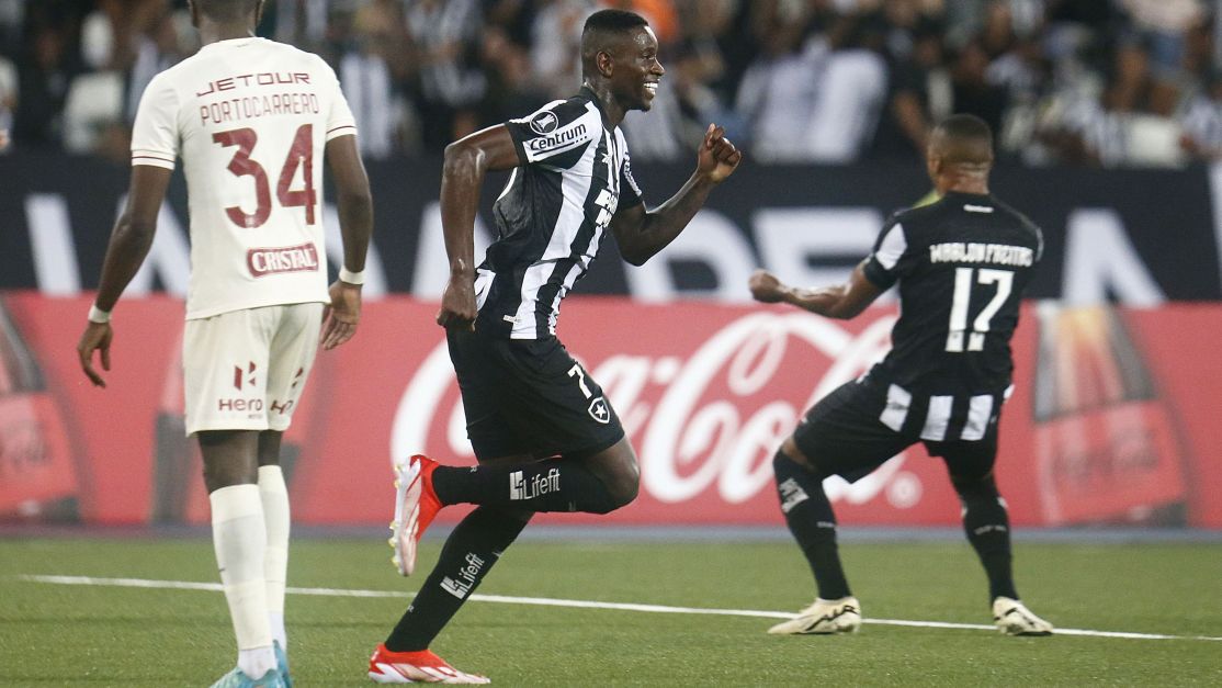 botafogo-se-recupera-na-libertadores,-vence-universitario-e-embola-grupo