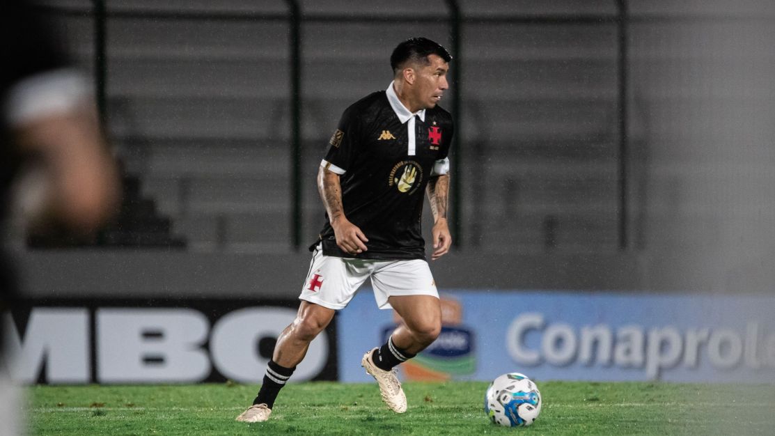 medel-volta-de-viagem-e-sera-novidade-no-vasco-contra-o-criciuma