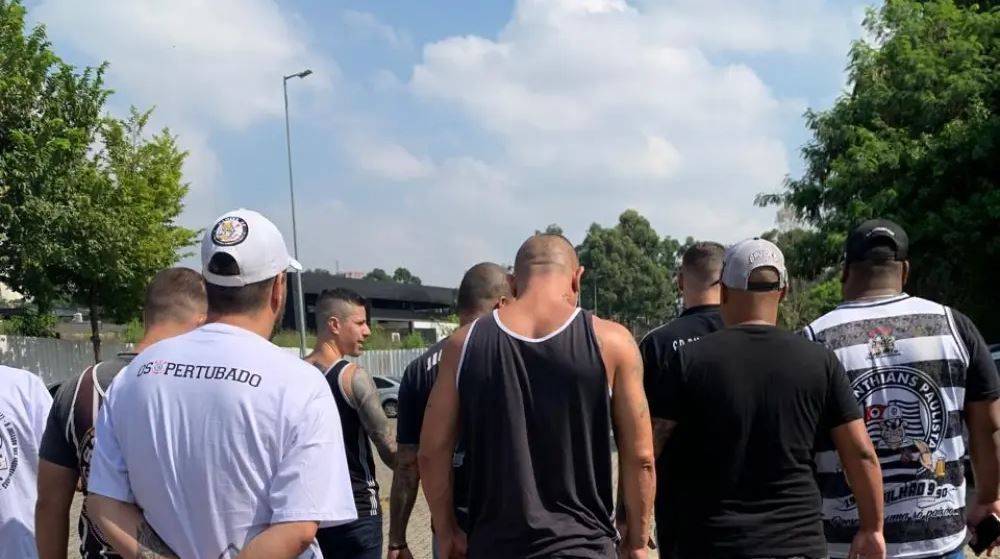 bastidores-do-corinthians:-saiba-como-foi-a-reuniao-das-organizadas-no-ct