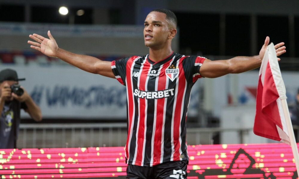 sao-paulo-aproveita-expulsao-do-aguia-de-maraba-e-encaminha-vaga-na-copa-do-brasil