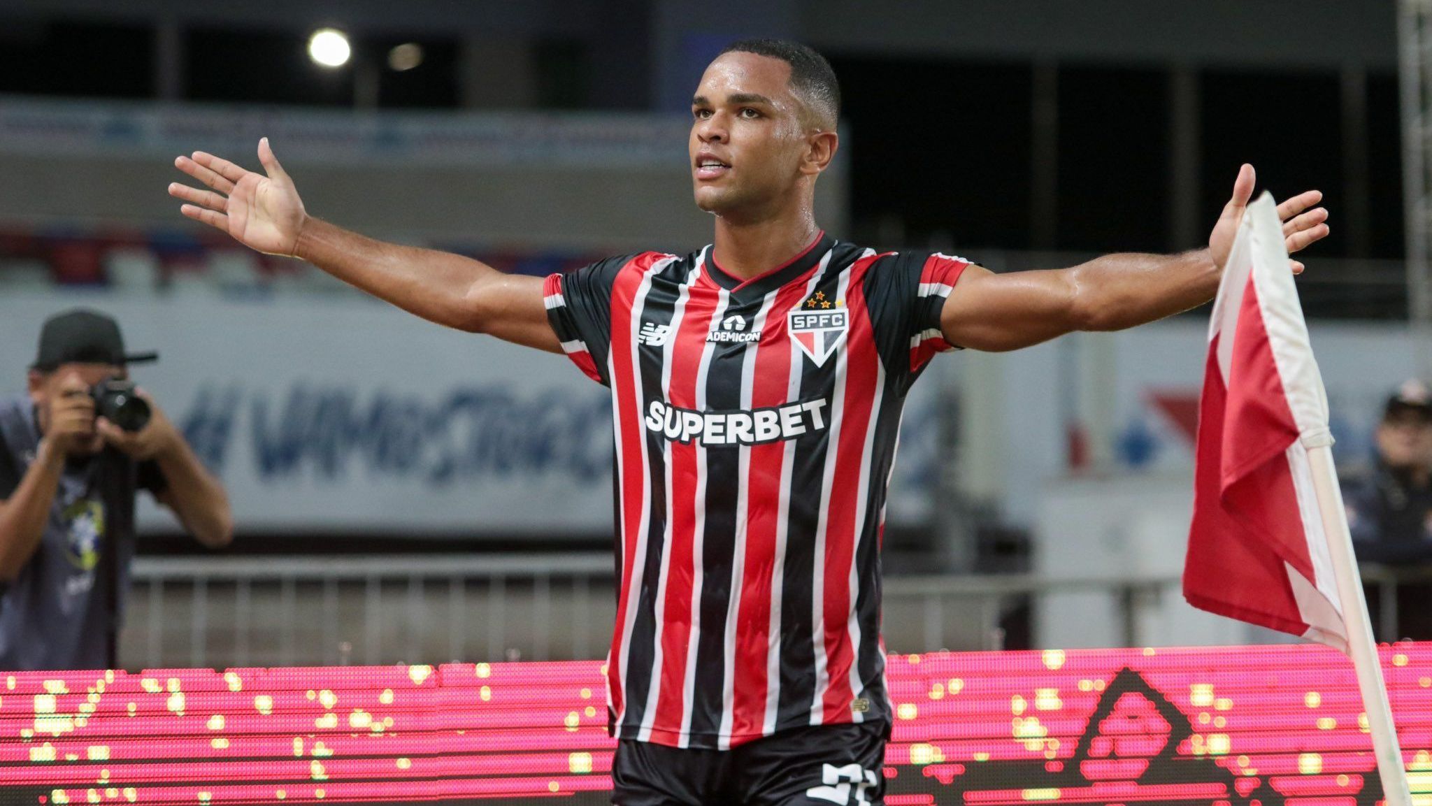 sao-paulo-aproveita-expulsao-do-aguia-de-maraba-e-encaminha-vaga-na-copa-do-brasil