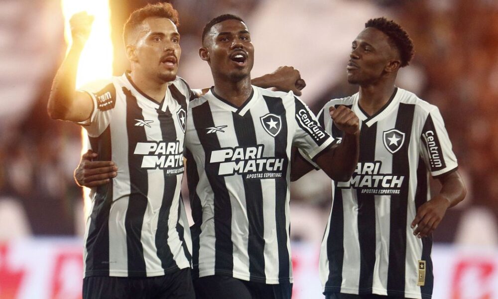 copa-do-brasil:-botafogo-bate-vitoria-e-larga-em-vantagem-na-terceira-fase