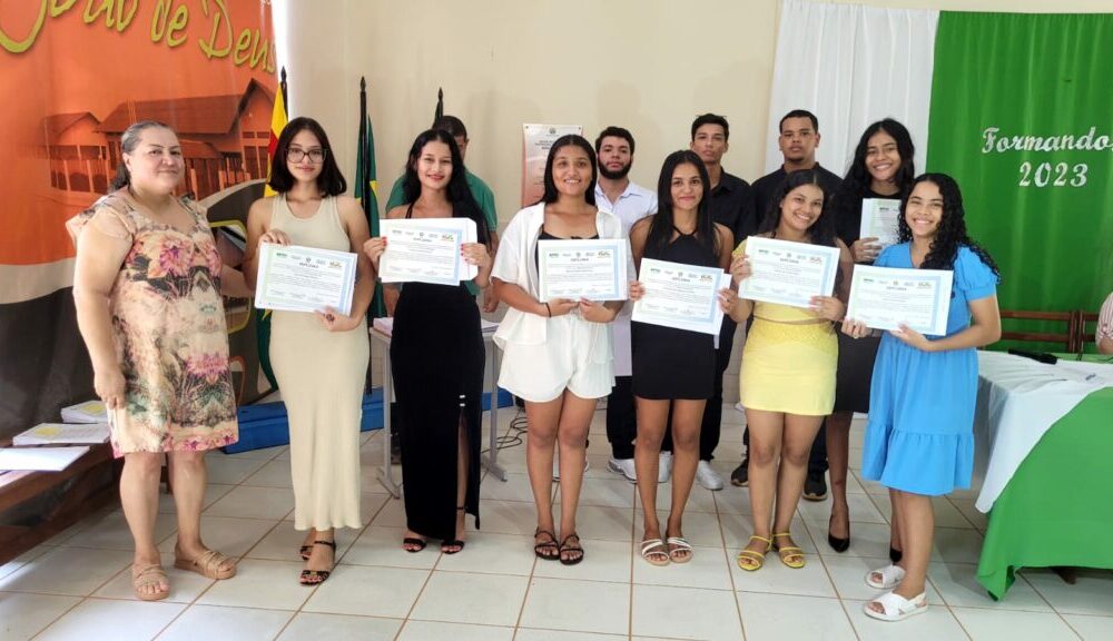 governo-do-estado-entrega-179-certificados-a-formandos-de-cursos-do-ieptec,-em-placido-de-castro