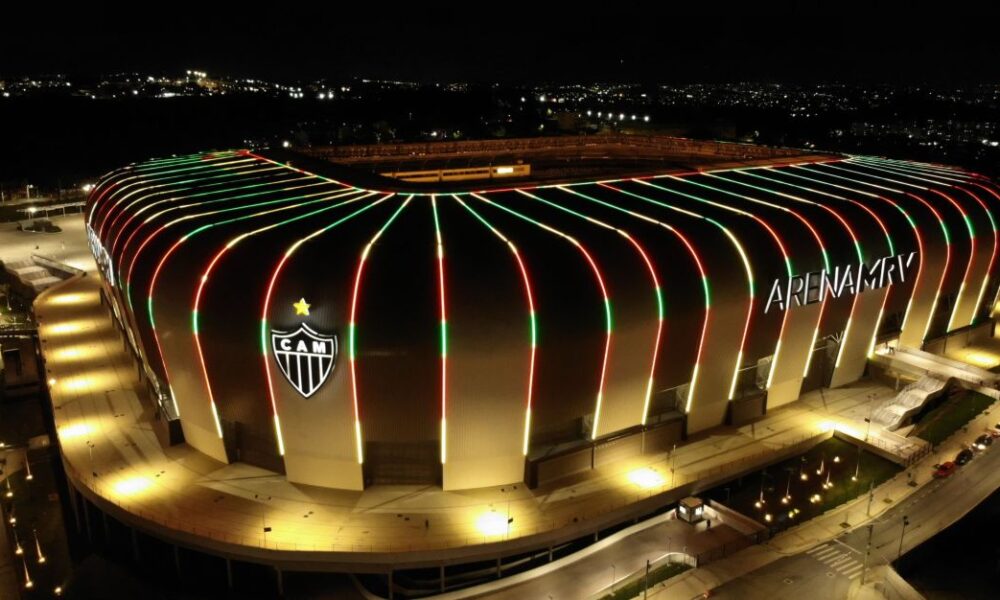 atletico-mg-se-solidariza-com-povo-gaucho-e-ilumina-arena-mrv-com-cores-do-rs