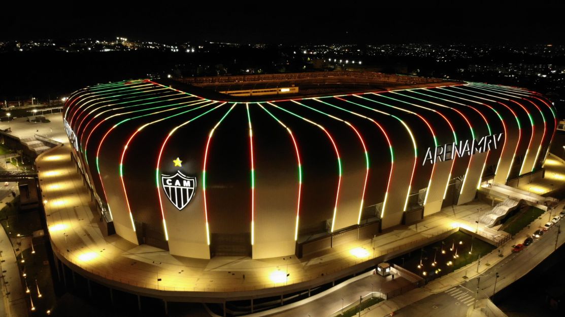 atletico-mg-se-solidariza-com-povo-gaucho-e-ilumina-arena-mrv-com-cores-do-rs
