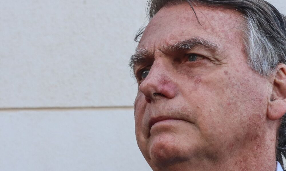 bolsonaro-e-levado-a-sp-para-tratar-erisipela-e-obstrucao-intestinal