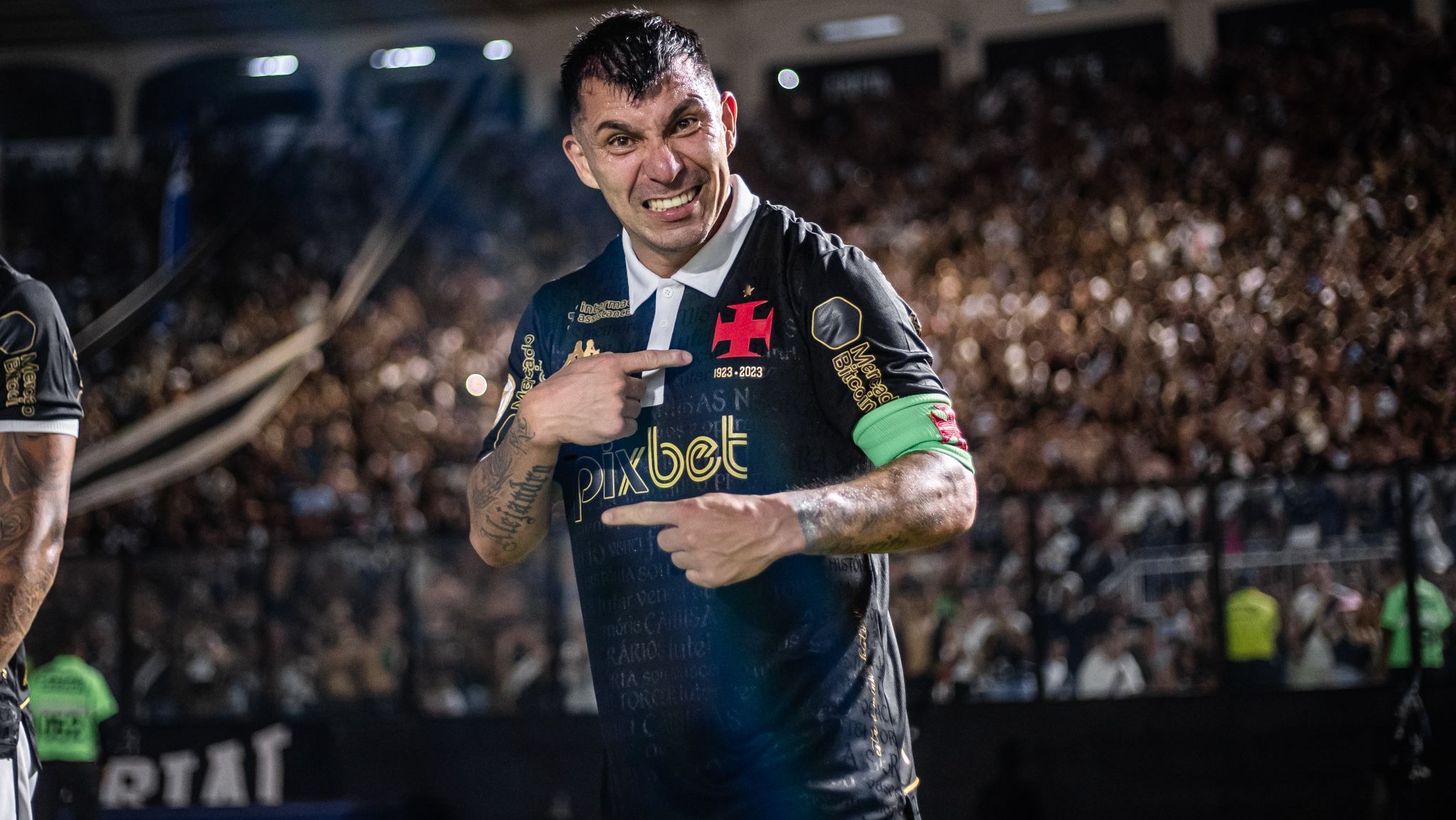 agressao-e-problemas-com-elenco:-medel-vira-descartavel,-e-vasco-tenta-liberacao