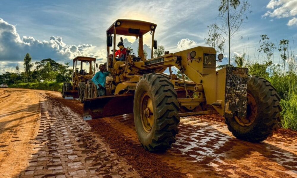 deracre-trabalha-em-obras-na-rodovia-ac-445-que-ligara-bujari-a-porto-acre