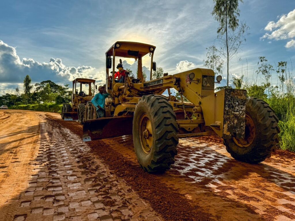 deracre-trabalha-em-obras-na-rodovia-ac-445-que-ligara-bujari-a-porto-acre