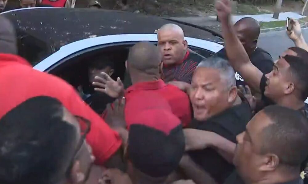 video:-jogadores-do-flamengo-sao-hostilizados-antes-de-treino