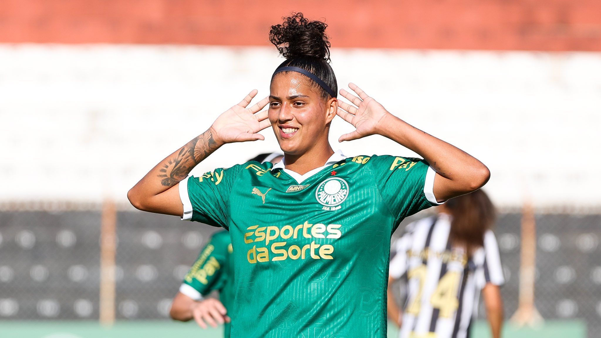 com-hat-trick-de-amanda-gutierres,-palmeiras-goleia-santos-no-brasileiro-feminino