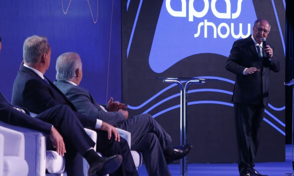 alckmin-diz-que-nao-faltarao-recursos-para-o-rio-grande-do-sul
