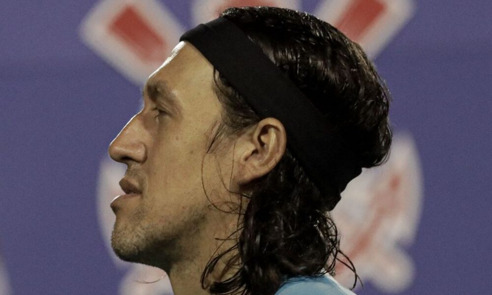 corinthians-tenta-segurar-cassio-e-oferece-dois-anos-de-contrato;-cruzeiro segue confiante