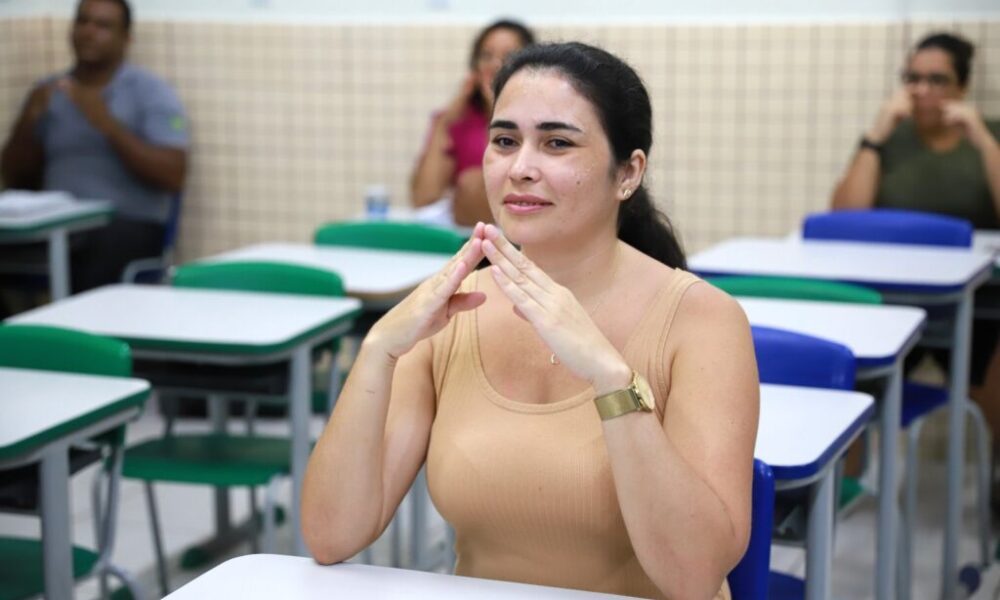 curso-de-libras-fortalece-inclusao-na-escola-militar-estadual-tiradentes