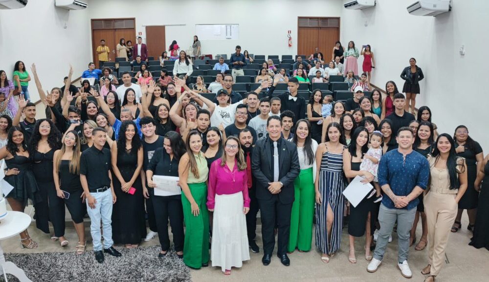 governo-do-estado-entrega-94-diplomas-de-conclusao-em-cursos-tecnicos-do-ieptec