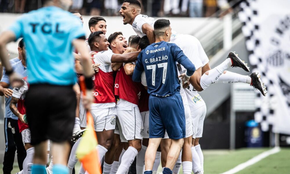 santos-atropela,-faz-4-x-0-no-brusque-e-retoma-lideranca-da-serie-b