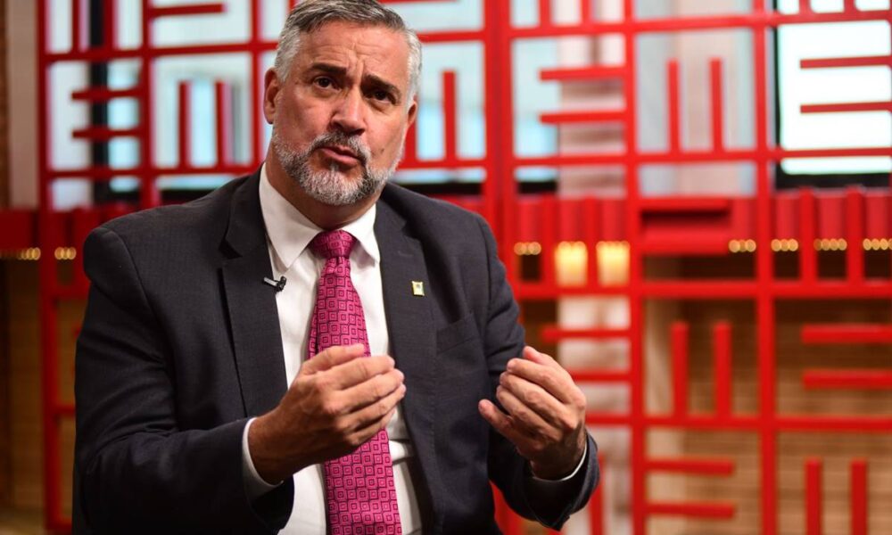 em-entrevista,-pimenta-ressalta-“agilidade”-para-repor-casas-no-rs