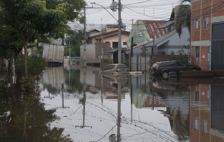 enchentes-no-rs-impactam-cerca-de-3-mil-estabelecimentos-de-saude,-diz-estudo