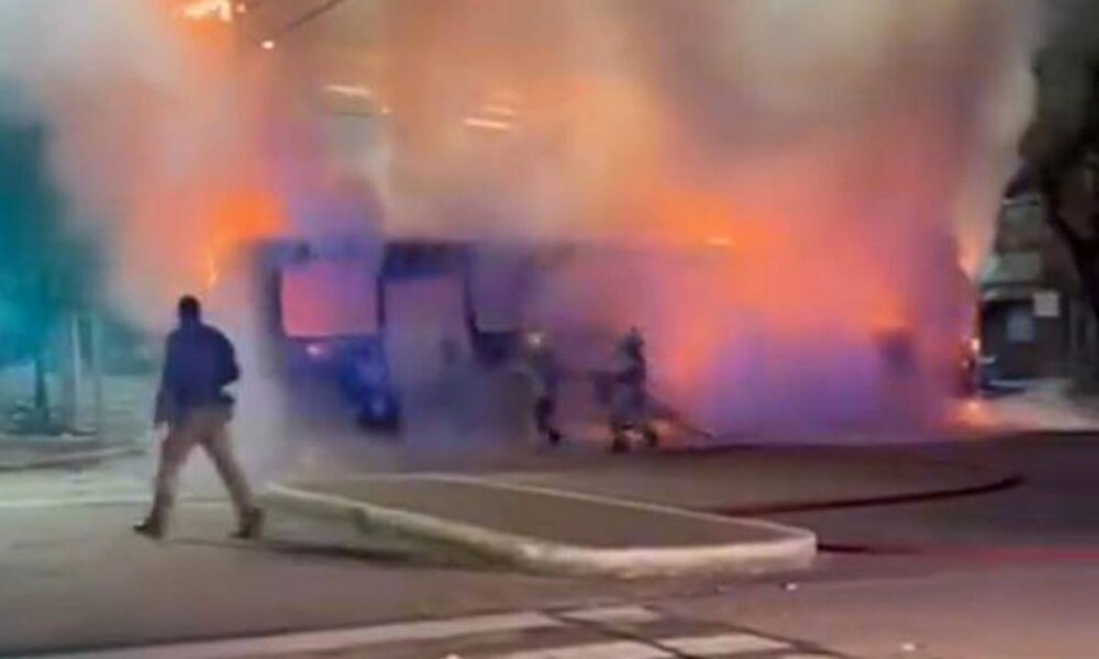 rs:-onibus-sao-incendiados-e-brigada-militar-recebida-a-pedradas